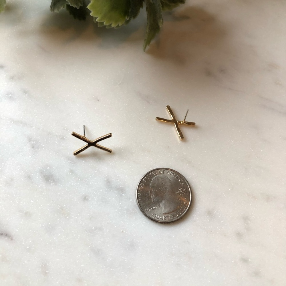 The Spencer - Simple Gold Crossed Studs - Picture 3 of 4